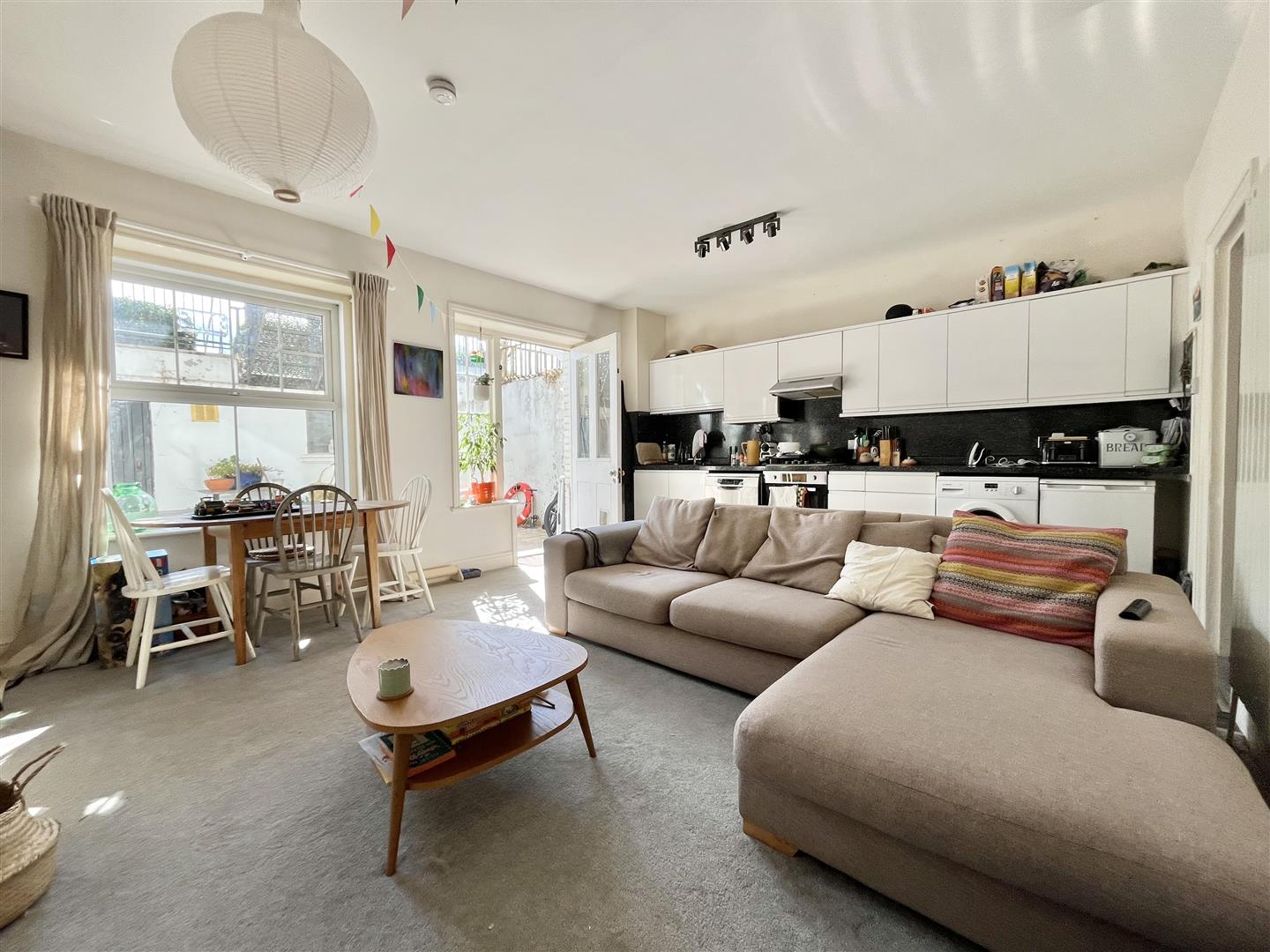 1 bed property in Grosvenor Gardens, St Leonards On Sea